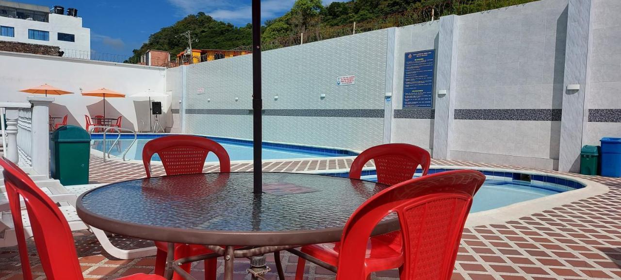 Hotel Emperador باربوزا المظهر الخارجي الصورة