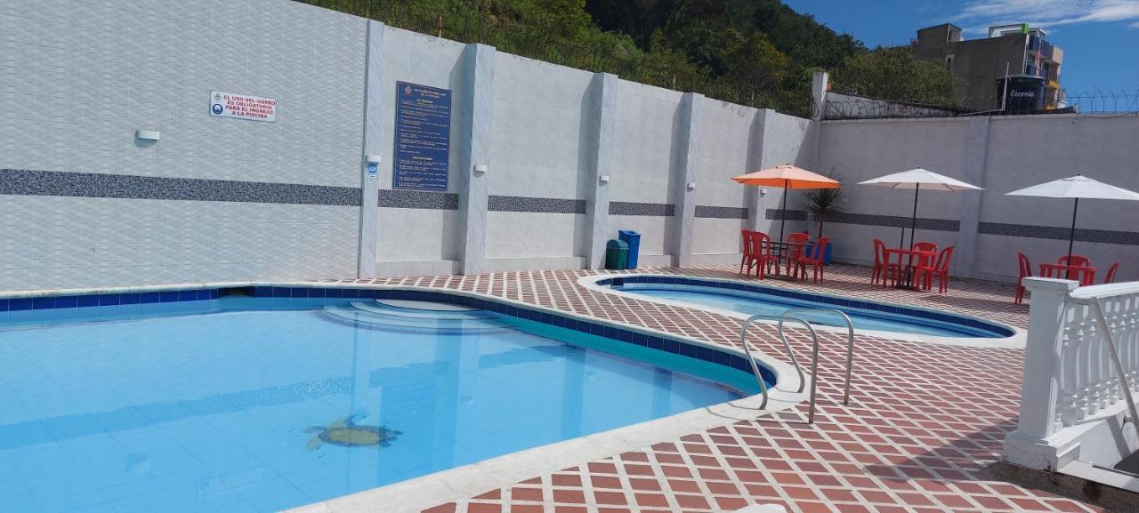Hotel Emperador باربوزا المظهر الخارجي الصورة